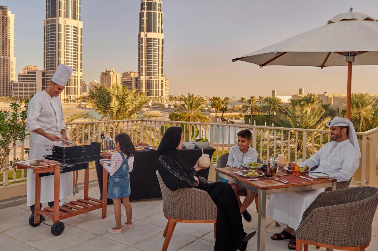 แกรนด์ ไฮแอท โดฮา Hotel ภายนอก รูปภาพ Family dining at the hotel