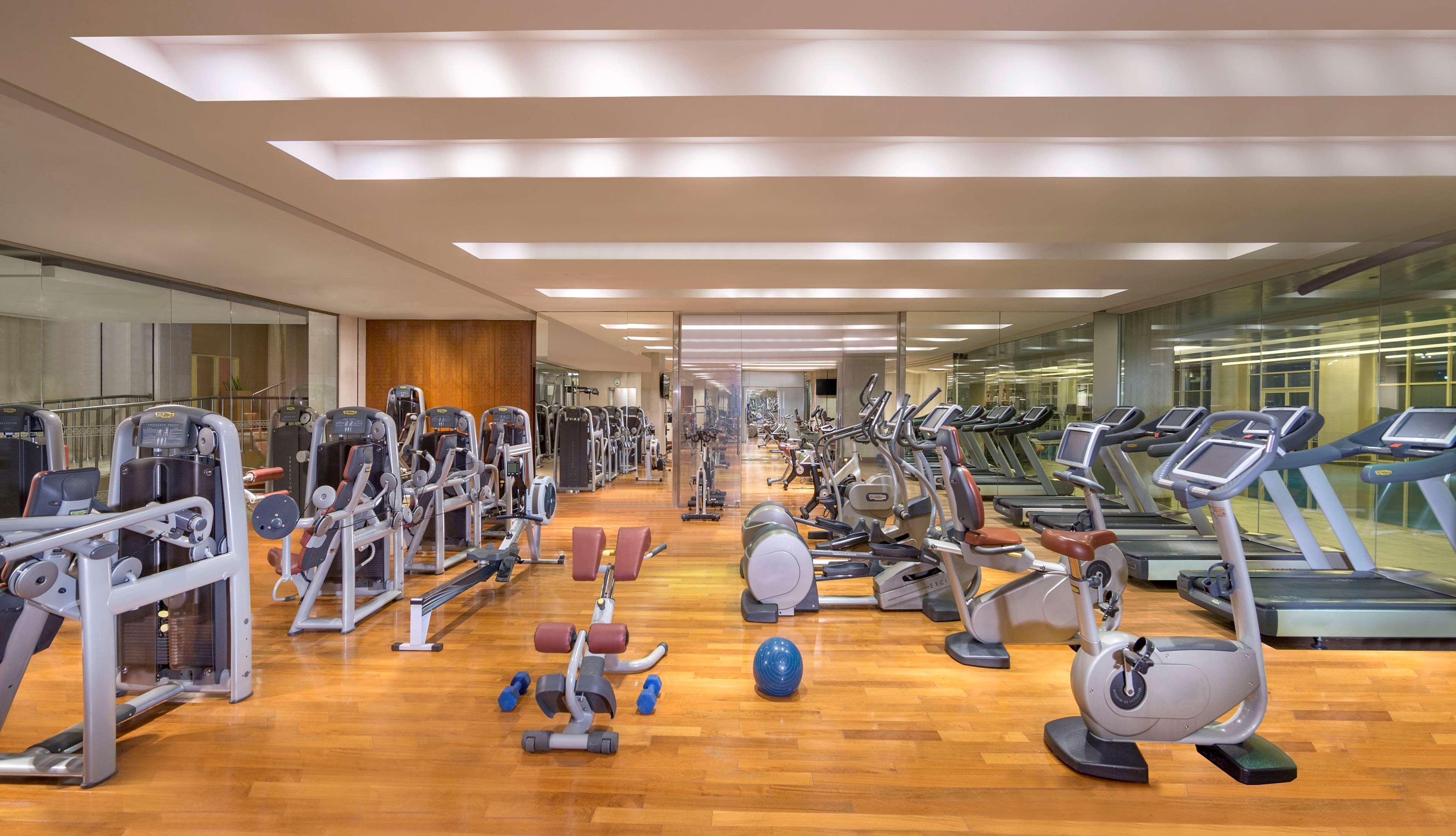 แกรนด์ ไฮแอท โดฮา Hotel ภายนอก รูปภาพ The gym at the Westin