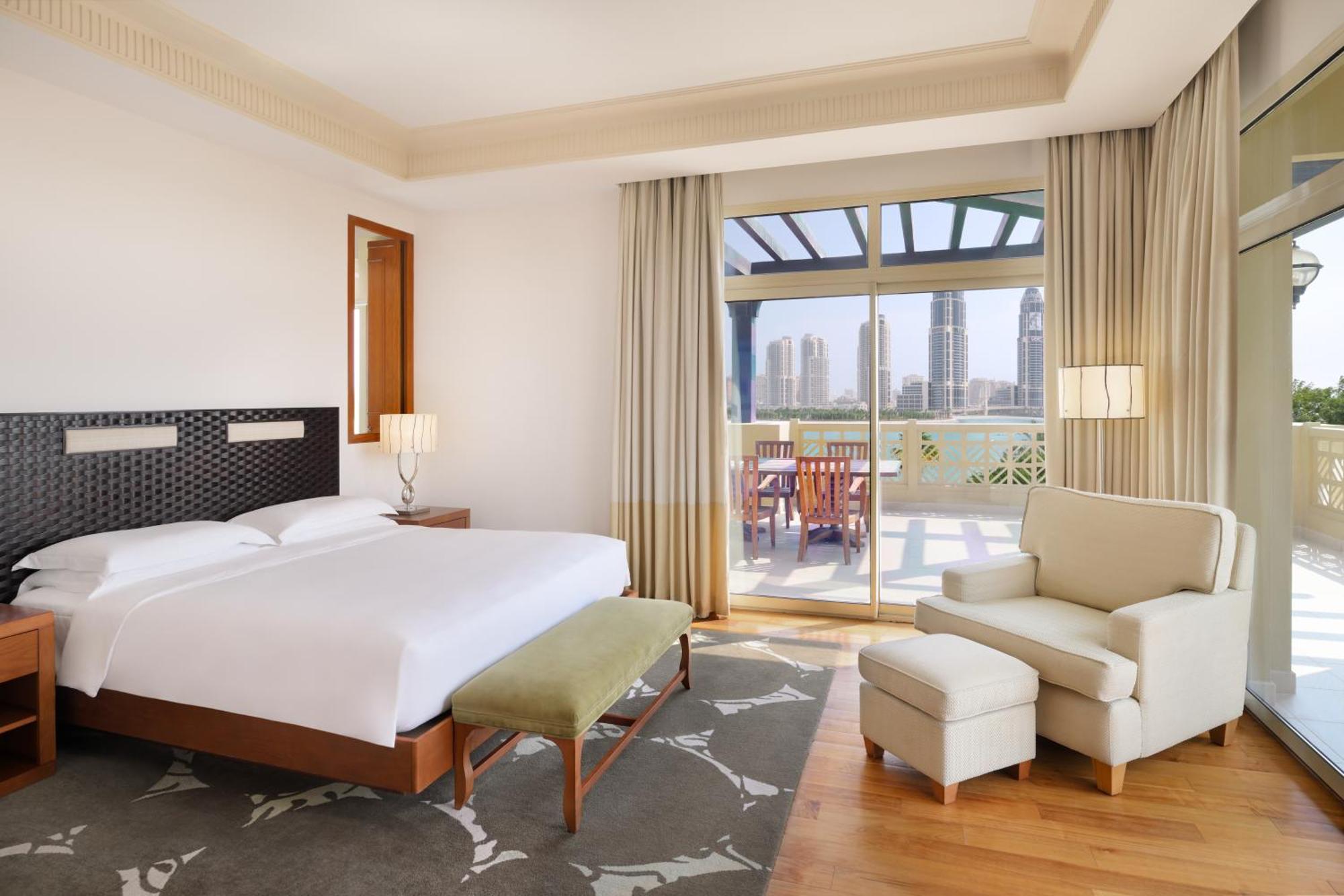 แกรนด์ ไฮแอท โดฮา Hotel ภายนอก รูปภาพ A bedroom at the hotel
